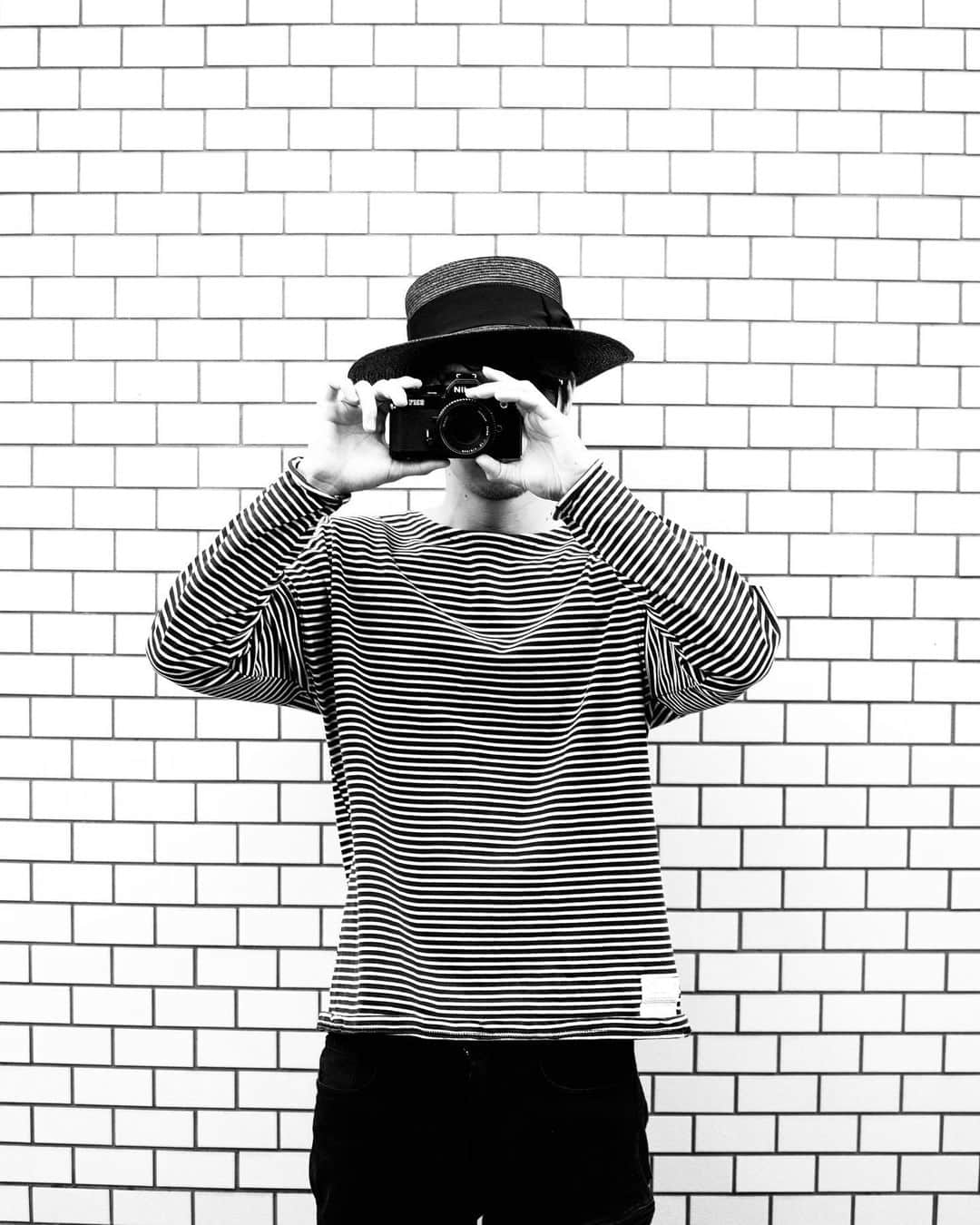 ロビンさんのインスタグラム写真 - (ロビンInstagram)「はい ちーず  普段はフィルムカメラ持ち歩く事の方が多いかなぁ 現像するんは30年後くらいでええねん そんなテンションで撮る感じが好きやねん . . . #filmcamera #film #フィルムカメラ #fm2 #nikon #camera #photography #japan #カメラ」7月30日 10時48分 - robin_officialjp