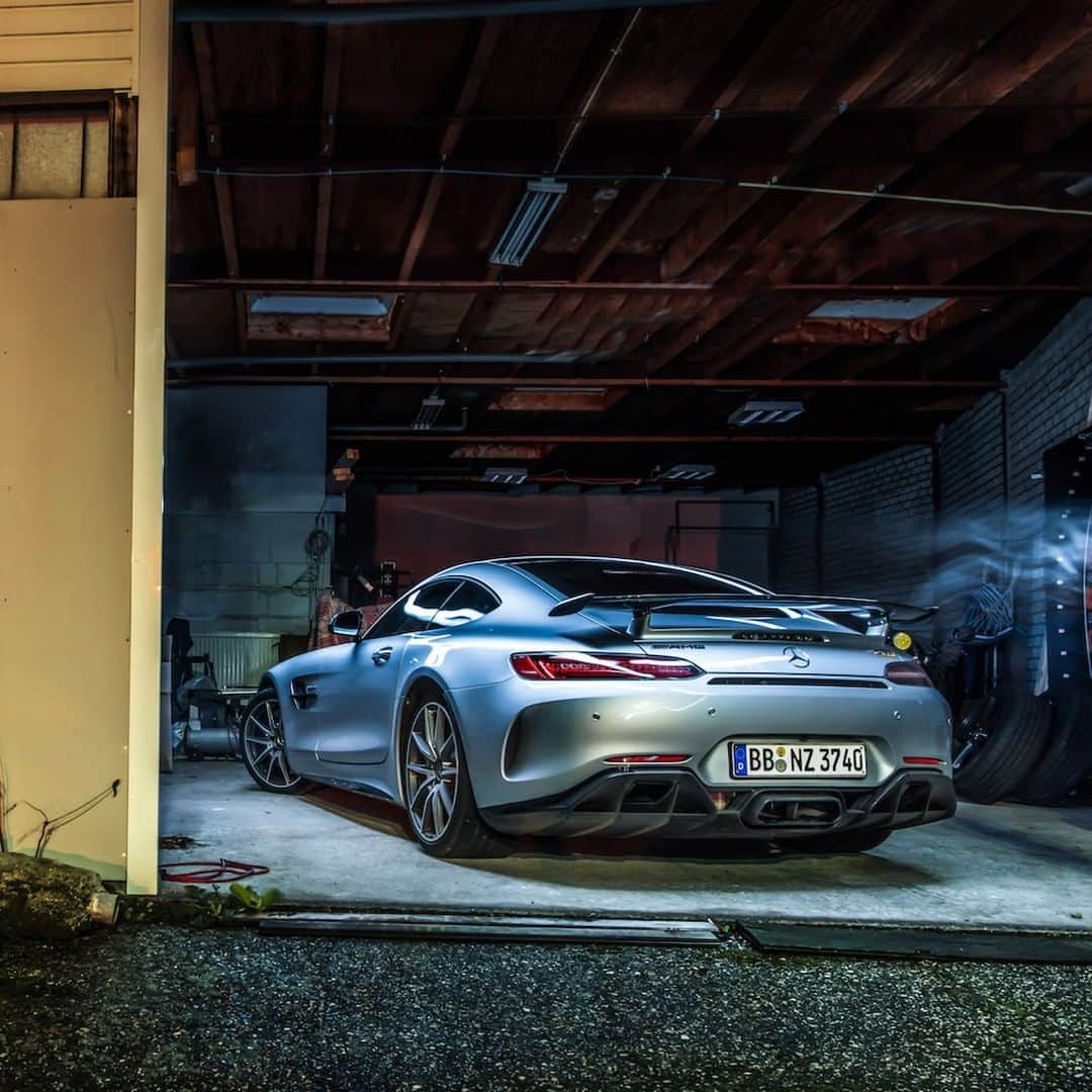メルセデス・ベンツさんのインスタグラム写真 - (メルセデス・ベンツInstagram)「The Mercedes-AMG GT R has been waiting for you.🔥 📸: @basfransenphotography for #MBsocialcar [Mercedes-AMG GT R | Kraftstoffverbrauch kombiniert: 12,4 l/100 km | CO₂-Emissionen kombiniert: 284 g/km | mb4.me/nefz] . #Mercedes #MercedesAMG #AMG #GTR #amazingcars #InstaCar #carsofinstagram #DrivingPerformance」7月30日 11時00分 - mercedesbenz