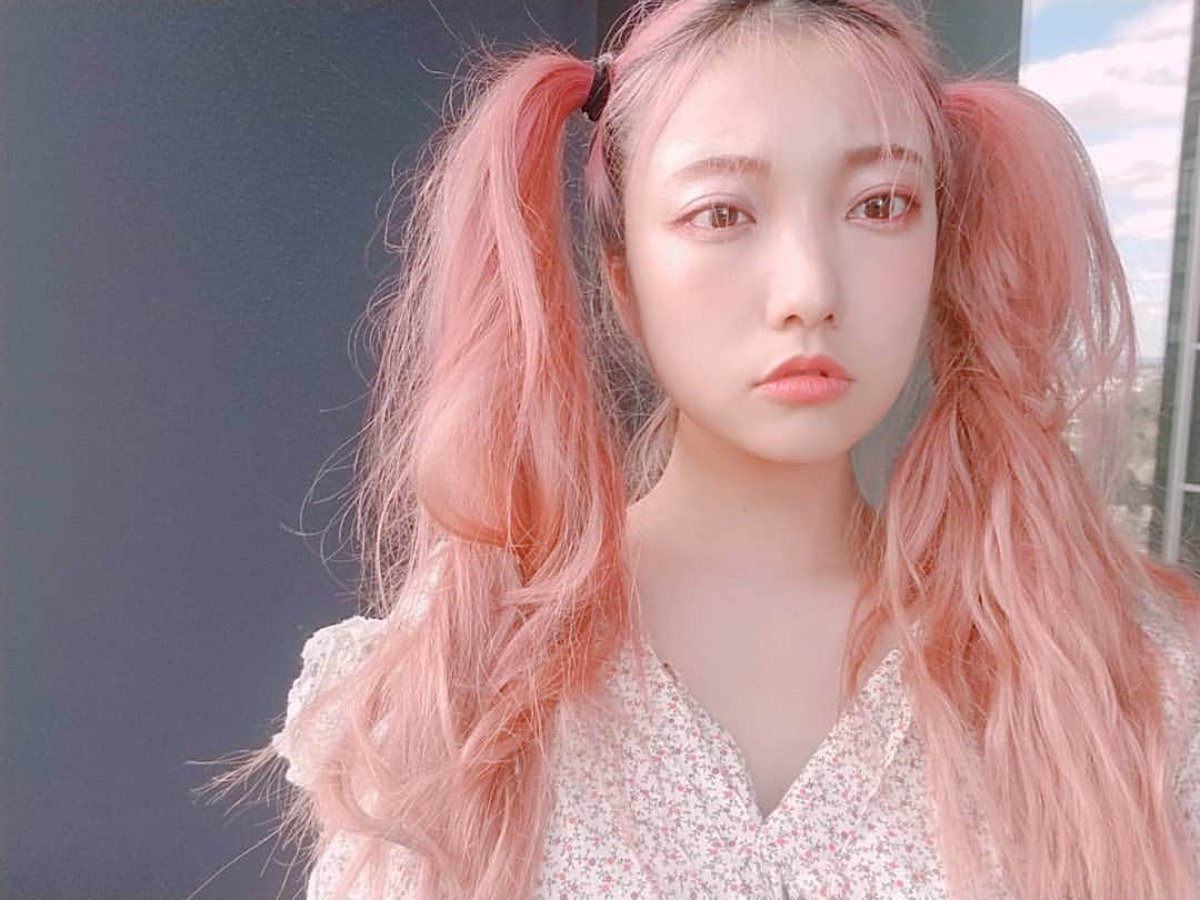 小林レイミさんのインスタグラム写真 - (小林レイミInstagram)「🍑🏞🌈 #pinkmakeup #pinkmood #makeup  #fashionimport #dolllike #elfin #likeitup #l4l #pinkhair #makeuplooks #dreaming #pinkworld #kawaii #kawaiimakeup #harajuku #三つ編みほぐしたてなので」7月30日 11時06分 - _reimi._____