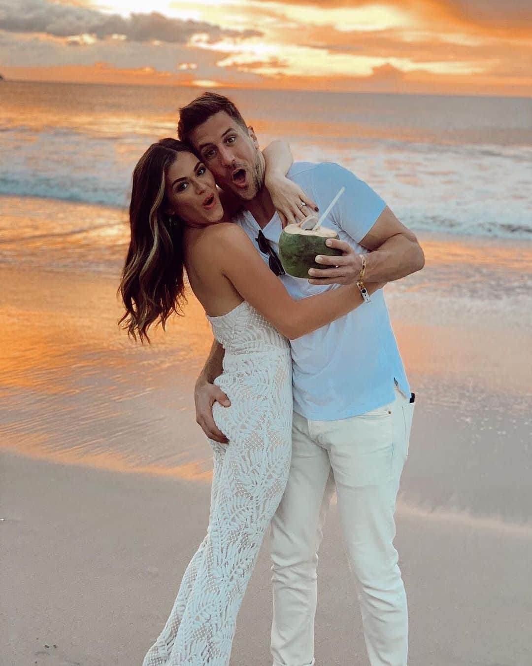 E! Onlineさんのインスタグラム写真 - (E! OnlineInstagram)「There are a lot of tears on tonight's episode of #TheBachelorette, but here's something to happy cry about: JoJo and Jordan are defying the odds and have a wedding date set 3 years since their time on the show. ❤️ (📷: @joelle_fletcher)」7月30日 11時37分 - enews