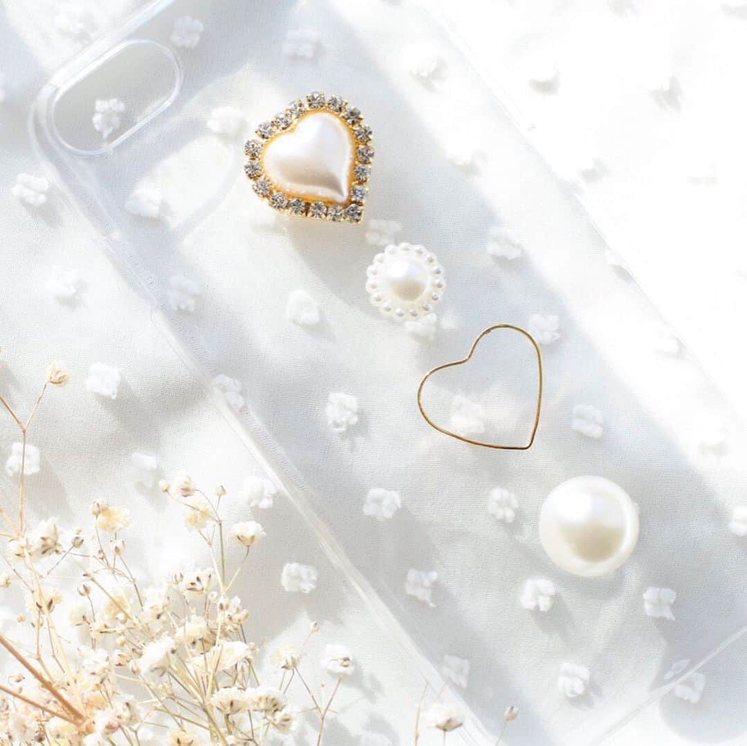 のインスタグラム：「＼8月2日(金)から仙台PARCO2で開催／ タピエスタイル POP UP SHOP in 仙台PARCO2出展作家より『coeur』のご紹介です。 . coeur(クール)とはフランス語で心、心臓という意味をもっており、心を込めたアクセサリーとデザイン、心＝ハートをモチーフにした作品をお届け。 乙女心あふれるiPhoneケースやキーホルダーをバッグにしのばせていつもの日常をちょっぴり特別に。 シンプルだけど自分らしい、お気に入りを見つけてみて下さい◎  タピエスタイル POP UP SHOP in 仙台PARCO2 会期：2019年8月2日（金）～8月15日（木） 時間：10:00～21:00 場所：仙台PARCO2 2F エスカレーター横 特設会場 . #coeur #タピエスタイル  #tapiestyle #ハンドメイドアクセサリー #handmadeaccessory #仙台パルコ #仙台parco #仙台 #期間限定ショップ #iPhoneケース #アクリルキーホルダー」