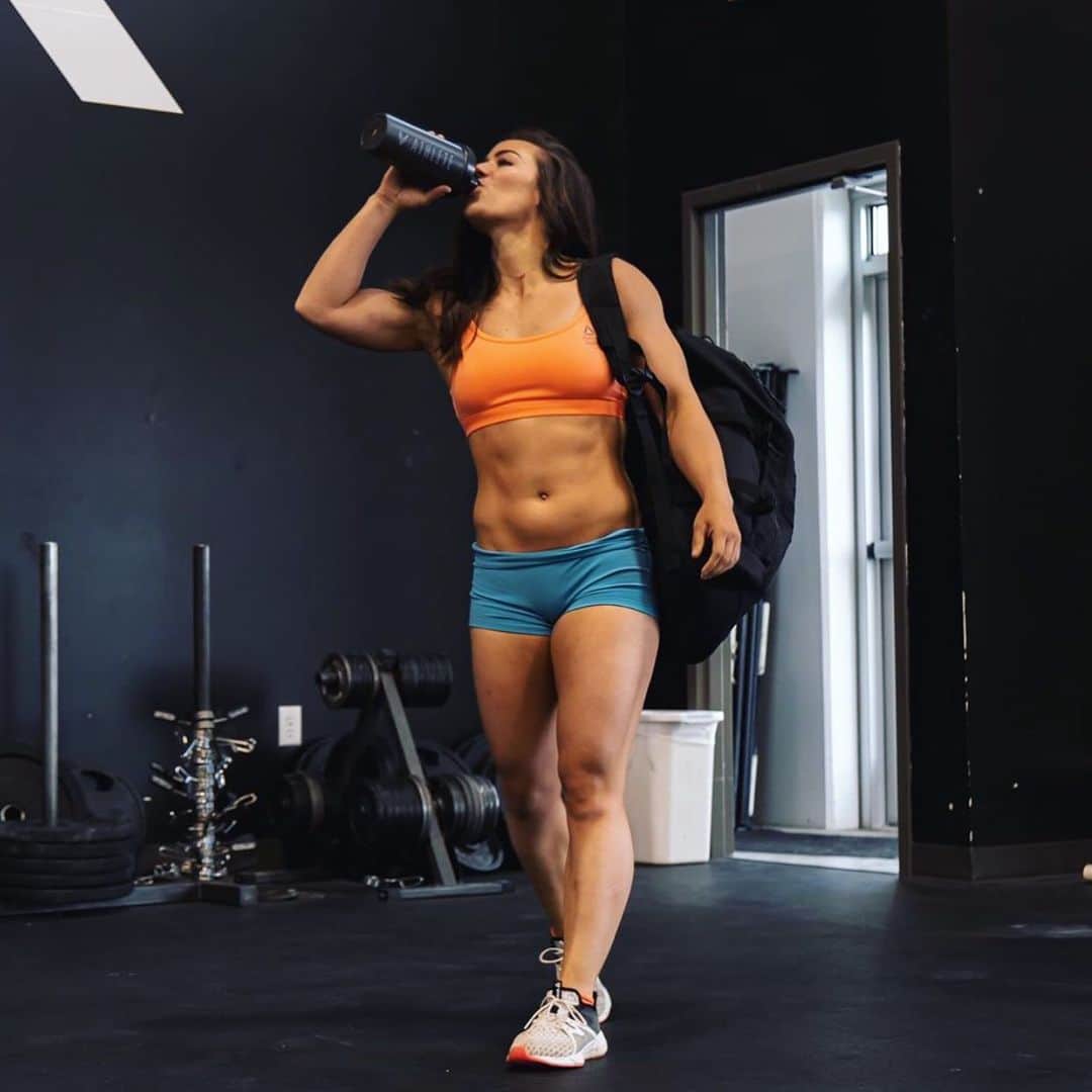 Camille Leblanc-Bazinetさんのインスタグラム写真 - (Camille Leblanc-BazinetInstagram)「❌give away alert❌ “  During the crossfit games everyone’s a winner 🙌🏽⭐️🤪 “  FNX Redemption is one of my daily go to’s! It helps me get the nutrients I need for the day and helps me stay healthy and energized through my training. Since I know you guys and girls would love some and clearly aren’t eating enough micronutrients and antioxidants I wanted to do a giveaway! You’ll get a free tub of Redemption Super Reds and here is all you have to do: - Follow @feroce_fitness_ and @FNX_CLB - Like this post and tag a friend bellow - Each comment you make is an entry and you can have unlimited entries! “  Winners will be announced Sunday!!! We are not sure yet how many we are giving away so you have a lot of chances to win 🤪🙌🏽⭐️」7月30日 11時52分 - camillelbaz