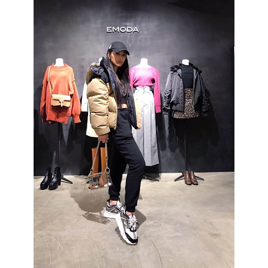 EMODAさんのインスタグラム写真 - (EMODAInstagram)「ㅤㅤㅤ  2019 Autumn/Winter EXHIBITION -BLACK-ㅤㅤㅤ  ㅤㅤㅤ ㅤㅤㅤ  SNAP✔️📷ㅤㅤㅤ  ㅤㅤㅤ  Special thanks❤️ ㅤㅤㅤ ㅤㅤㅤ ㅤㅤㅤ OFFICIAL BLOGにて展示会の様子を近日公開👀 ㅤㅤㅤ #EMODA #EXHIBITION #autumn  #winter ㅤㅤㅤ ㅤㅤㅤ ㅤㅤㅤ #佐野真依子 #尾崎紗代子 #里見茜 #河内セリア #藤田杏奈 #ソンイ #難波サキ #遠山茜子 #日向カリーナ #安藤ニコ #田中アリス  ㅤㅤㅤ」7月30日 11時53分 - emoda_official