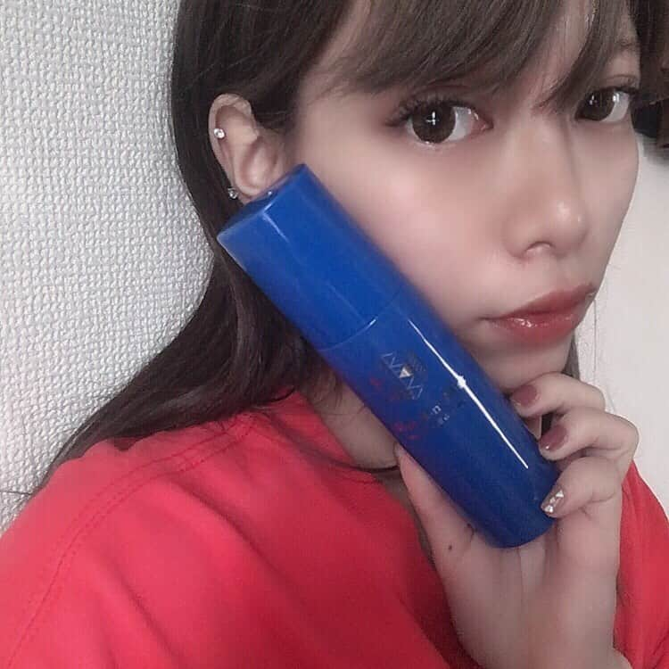 渡邊りつさんのインスタグラム写真 - (渡邊りつInstagram)「#blueitem . わい、青色好き 😇😇😇 ミルクティーにロモグラフィーに ゴッホがイカれた事で有名なアブサン 🌌 お気に入りのサングラス ✔️✔️✔️ . あと前に紹介した #オドレミスト からでてる #アルムミストも get したのだ ～ 🕯 やはりこちらも良い まる👏🏿 楽天などで買えるから オドレミスト、アルムミスト 調べてみて 👯🏼‍♂️ . @kusuriya_daichan #くすり屋だいちゃん #OdoreMist#ボディーケア #デオドラント #PR #制汗剤 #汗#エチケット#ミルクティー #マツエク #アブサン #お酒 #サングラス #ミルクティー依存症 #カメラ女子 #Lomography #ロモグラフィー#vangogh #vincentvangogh #absinthe #wrwr_item」7月30日 12時03分 - w.rw.r