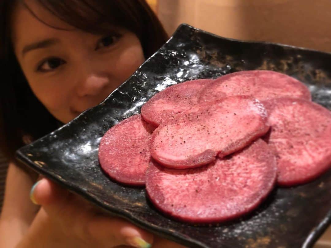福田麻衣のインスタグラム：「タン塩食べた昨夜の #肉の日」
