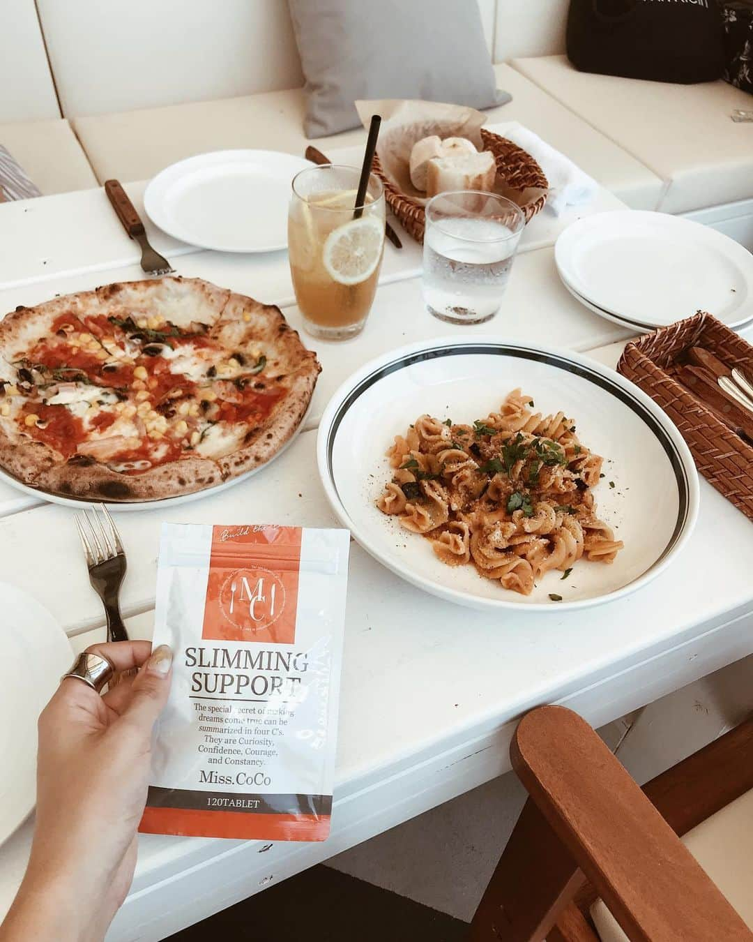 HARUEさんのインスタグラム写真 - (HARUEInstagram)「Found a favourite food spot in #awajishima : @garbcosta_orange 🍊 . . #cafe #lunch #淡路島 #お洒落カフェ #カフェ #レストラン #海沿いカフェ」7月30日 11時58分 - harue0104