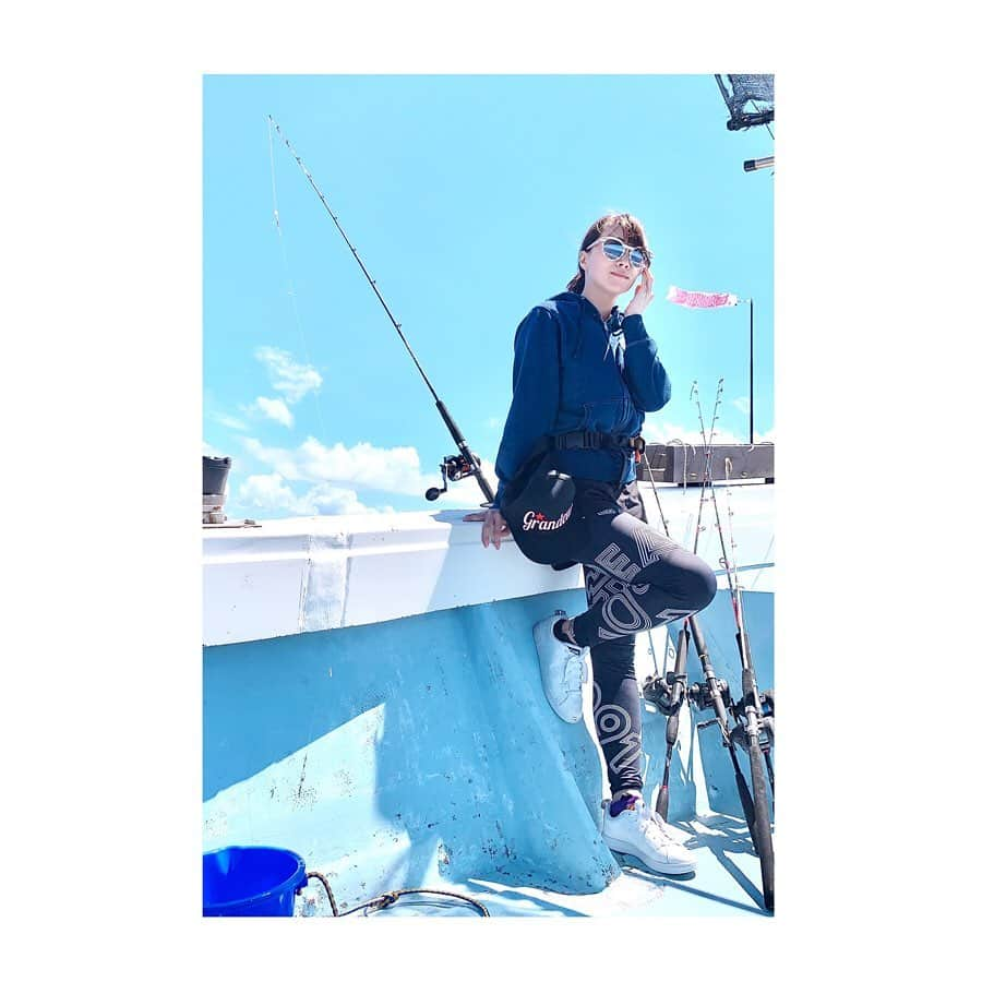 MAIKO さんのインスタグラム写真 - (MAIKO Instagram)「#沖釣り初日誌 🎣 #沖釣り女子メンバー👱🏻‍♀️👩🏻👶🏻 ・ ・ うちなーんちゅなら誰でも知ってる#崎山一葉 さん🥰 ・ とにかく明るい#はるしゃ 👶🏻 ・ ・ #最後 #え🙄?? #クバ笠 #でーじ通気性よい #頭皮快適ーーーっ🍧」7月30日 12時12分 - maiko_oops