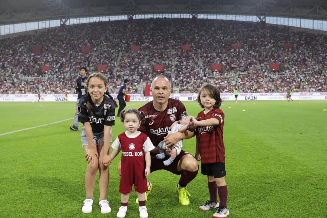 アンドレス・イニエスタさんのインスタグラム写真 - (アンドレス・イニエスタInstagram)「❤❤❤❤ @annaortiz34 #Ravapas💫 @visselkobe」7月30日 12時15分 - andresiniesta8