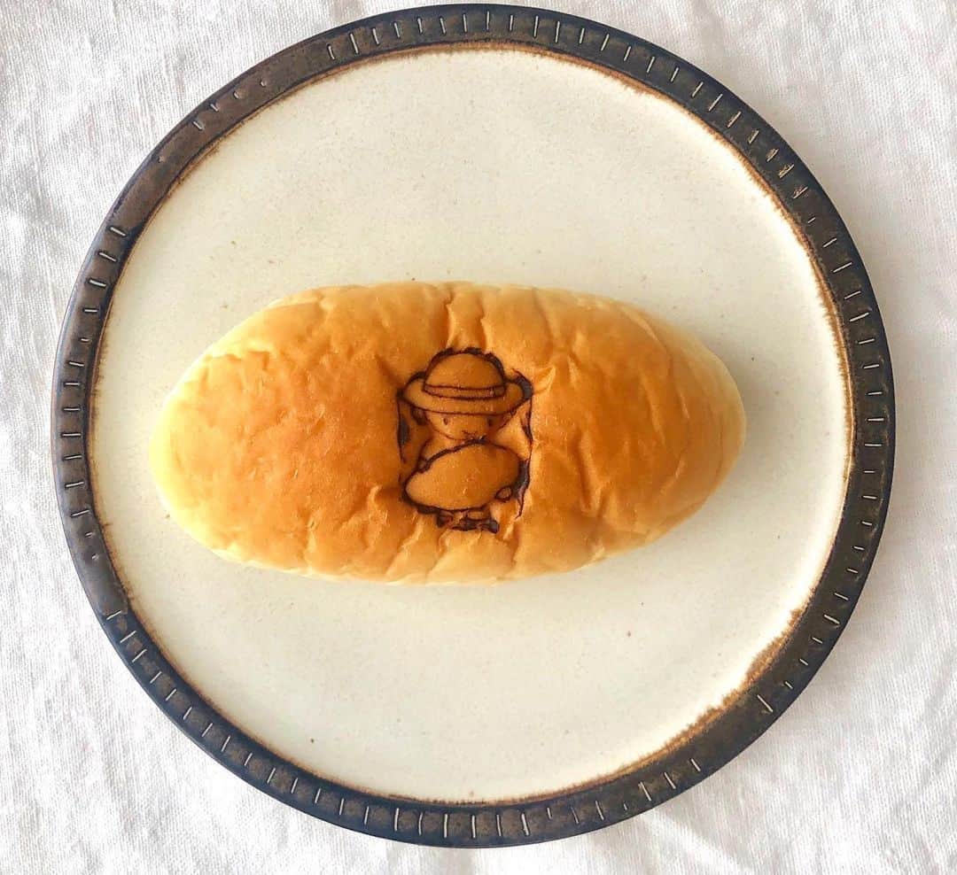 大野いとさんのインスタグラム写真 - (大野いとInstagram)「可愛い焼印つきのコッペパンは はじめまして😳❣️ 甘くて、しっとり、、 #大平製パン #コッペパン じゃがいものスープに合いそう😖✨ #いとのぱん」7月30日 12時25分 - ohno_ito