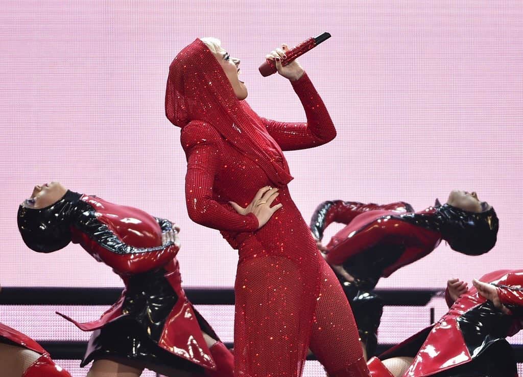 NBC Newsさんのインスタグラム写真 - (NBC NewsInstagram)「A jury found that Katy Perry's 2013 hit "Dark Horse" improperly copied a 2009 Christian rap song, setting up arguments over how much the singer and other defendants will owe. Click the link in our bio to read more. . 📷 Evan Agostini / @apnews」7月30日 12時33分 - nbcnews