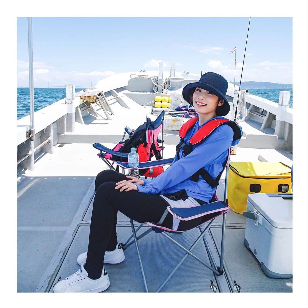 加藤侑紀のインスタグラム：「出航ーーー‼️🌊 今回はなかなか珍しいのを釣りに淡路島まで来たよ🤩 ・ 出航ーー‼️🌊 這次為了釣特別的來到淡路島🤩 ・ ・ #淡路島 #淡路島釣り #海釣り #釣りガール #釣り女子  #趣味の時間 #早起き #早起 #釣魚 #釣魚女仔 #興趣 #fishing #fishinggirls #awajiisland」