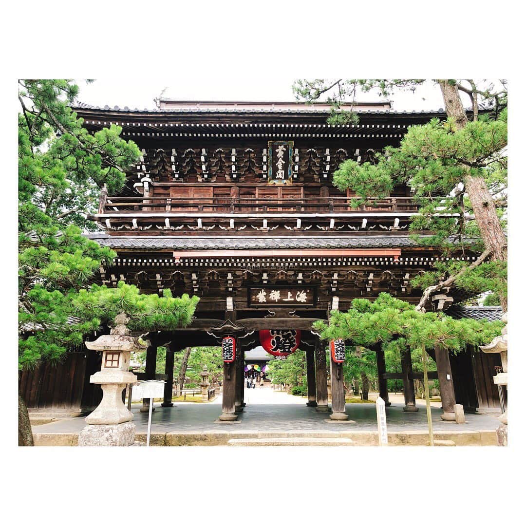 箕田 みなみさんのインスタグラム写真 - (箕田 みなみInstagram)「ひっさびさに吉方位☆ 今回は天橋立の籠神社に参拝&護神水を頂きに行ってきた〜⛩🙏✨ その後はブラブラ観光✨✨ 海外旅行も良いけど✈️たまには国内の吉方位も行ってパワーチャージしなくちゃね😆💓 ・ ・ #吉方位 #お水取り #天橋立 #籠神社 #あさりうどん  #海鮮丼 #お散歩 #ぶらぶら #パワーチャージ ・ ・ #占い #占い師 #風水師 #占い師霊能者もお忍びで訪れる占い師  #心理カウンセラー #米国nlp協会認定心理カウンセラー  #幸せ占い師の日常」7月30日 12時41分 - minami.mita