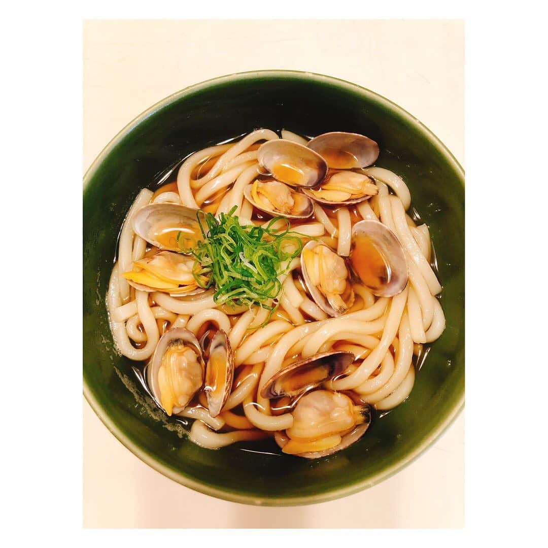 箕田 みなみさんのインスタグラム写真 - (箕田 みなみInstagram)「ひっさびさに吉方位☆ 今回は天橋立の籠神社に参拝&護神水を頂きに行ってきた〜⛩🙏✨ その後はブラブラ観光✨✨ 海外旅行も良いけど✈️たまには国内の吉方位も行ってパワーチャージしなくちゃね😆💓 ・ ・ #吉方位 #お水取り #天橋立 #籠神社 #あさりうどん  #海鮮丼 #お散歩 #ぶらぶら #パワーチャージ ・ ・ #占い #占い師 #風水師 #占い師霊能者もお忍びで訪れる占い師  #心理カウンセラー #米国nlp協会認定心理カウンセラー  #幸せ占い師の日常」7月30日 12時41分 - minami.mita