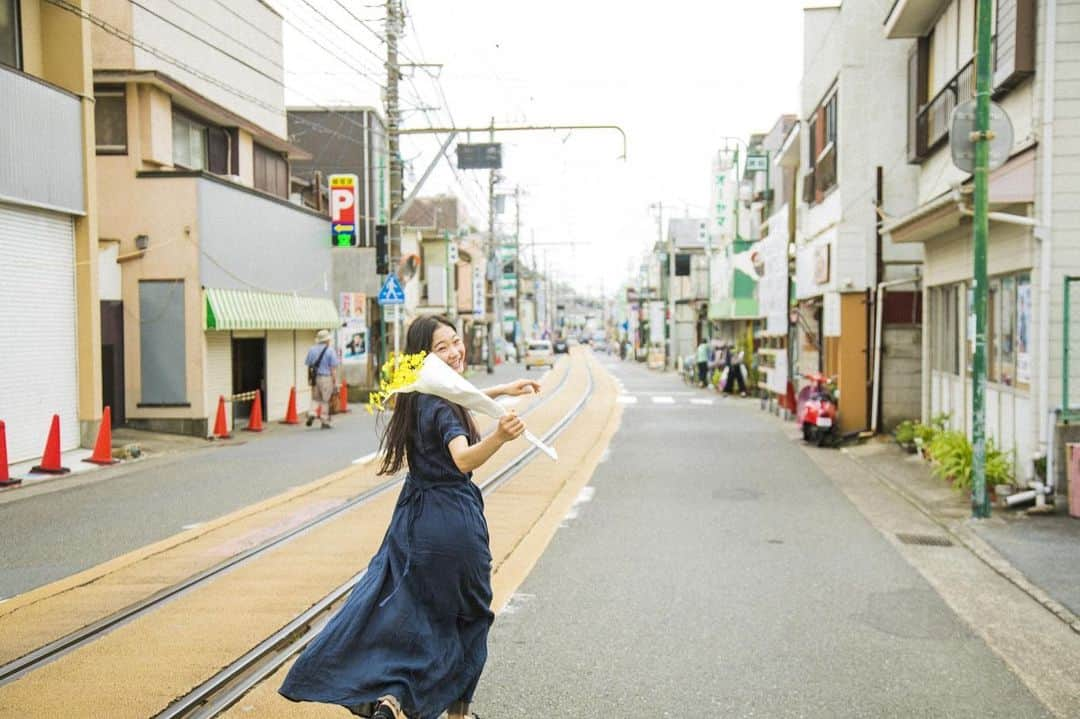 福田瞳さんのインスタグラム写真 - (福田瞳Instagram)「さいとうなりちゃん @nari_eye  鎌倉散歩📸 話しながら歩く。 笑いながら歩く。」7月30日 12時43分 - fukudahitomi610