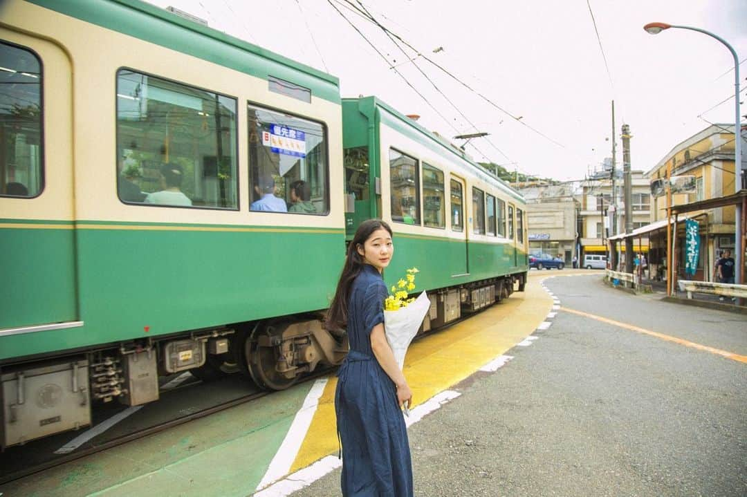 福田瞳さんのインスタグラム写真 - (福田瞳Instagram)「さいとうなりちゃん @nari_eye  鎌倉散歩📸 話しながら歩く。 笑いながら歩く。」7月30日 12時43分 - fukudahitomi610