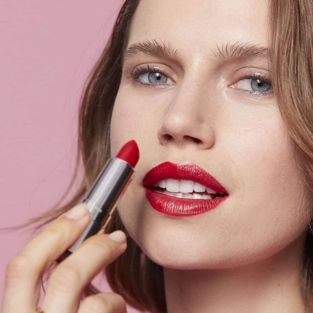 Clarins Canadaさんのインスタグラム写真 - (Clarins CanadaInstagram)「Happy #NationalLipstickDay💄! Make a statement with our timeless Joli Rouge 742. . . . #Clarins #ItsAllAboutYou #ClarinsMakeup #JoliRouge」7月30日 12時54分 - clarinscanada
