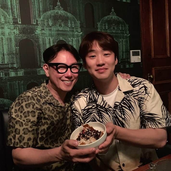 アン・ジェホンのインスタグラム：「윤종신선배님과 팥빙수를 들으며 팥빙수」