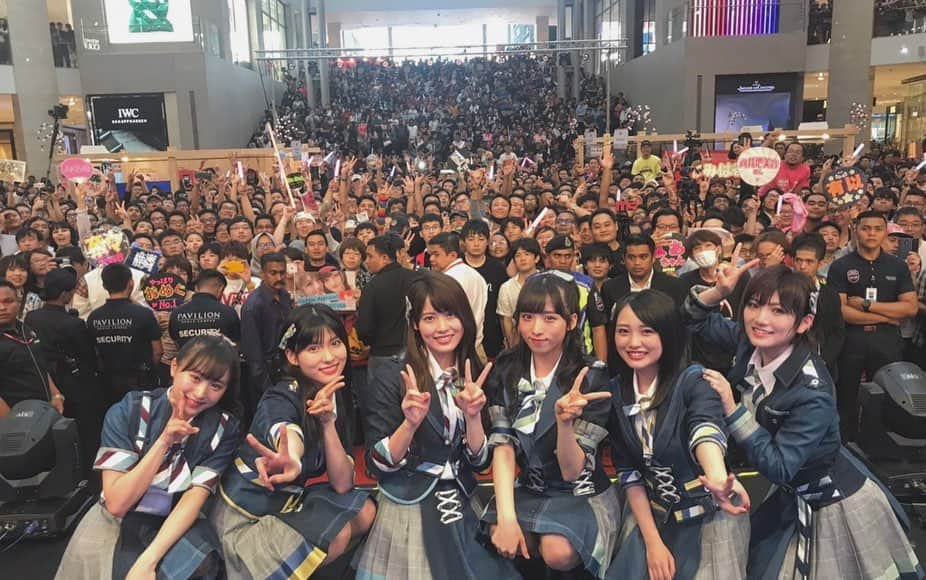 坂口渚沙さんのインスタグラム写真 - (坂口渚沙Instagram)「マレーシアでの #JapanExpoMalaysia2019 タイでの #AKB48fanmeeting ありがとうございました😊 . 初めての経験で、 本当に勉強になることが 多くて楽しかったです✨. . またこのメンバーに選んでいただけるように、 また戻ってこられるように 頑張ります！. . 海外のなぎなぎちゅーに 会えて、 幸せだった〜💕. . Terimakasih😊 ขอบคุณค่ะ😊. .」7月30日 13時17分 - nagisa_sakaguchi