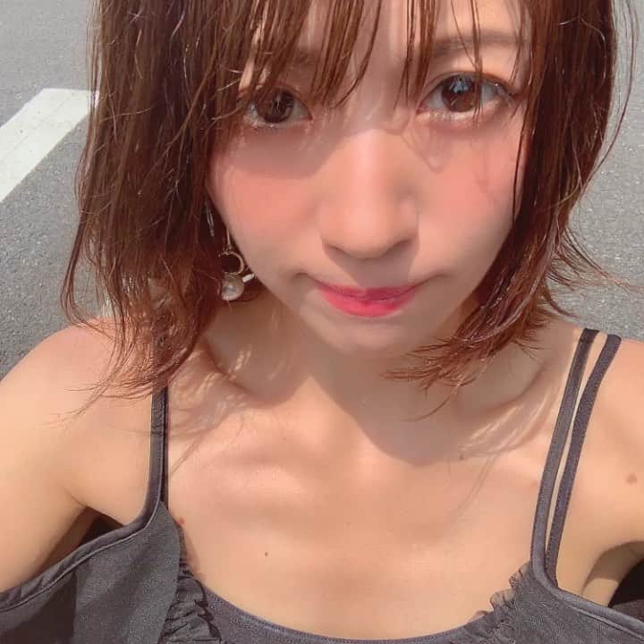 のインスタグラム：「暑い🌞  #夏 #梅雨明け #した ？ #暑い #暑 #日本 #japan #japanesegirl  #ほんとはgirlという年齢ではない #32歳 #暑い #眼球痛い #コンタクトあるある #summer #summerfashion  #life #happy #happyhappy  #lesson」