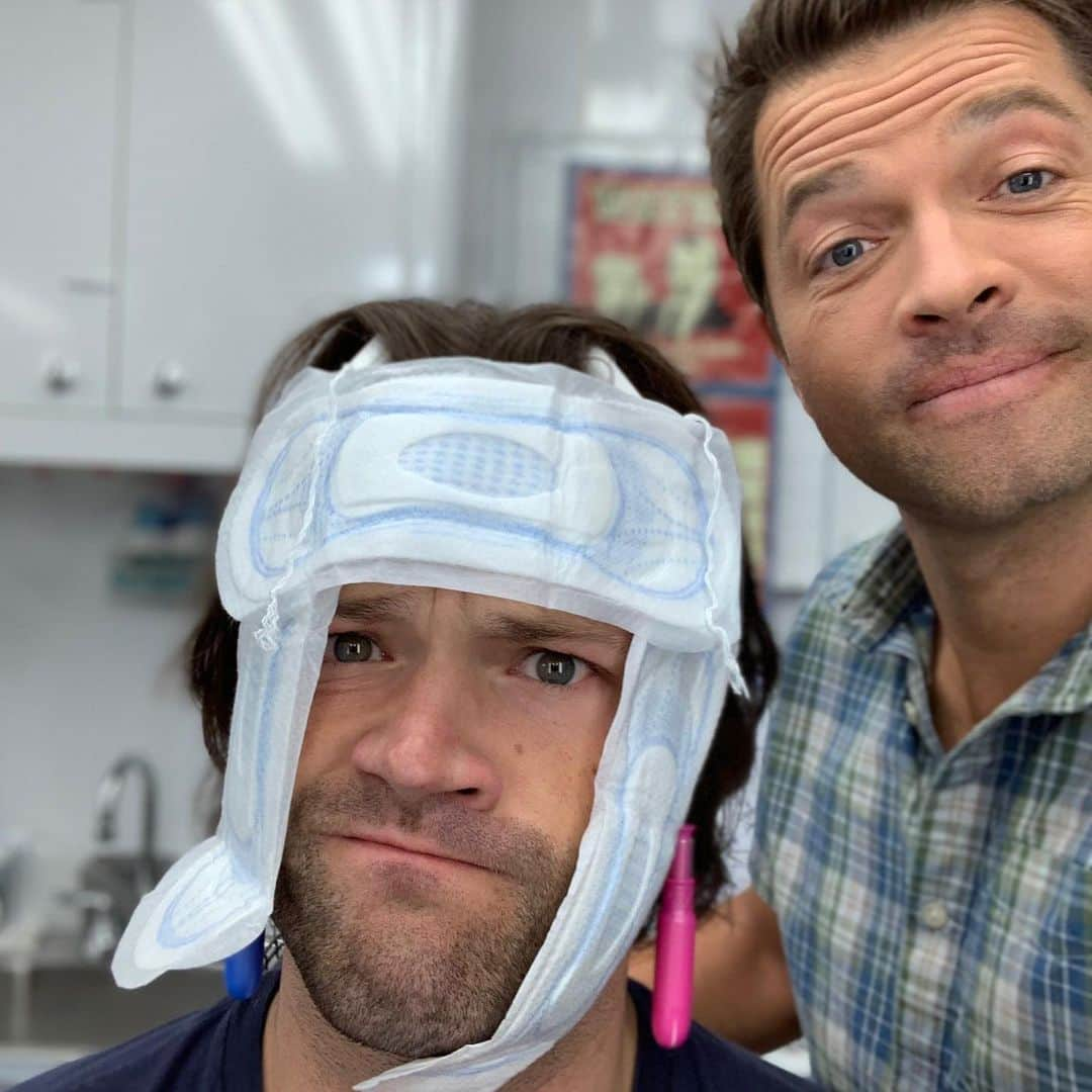 ミーシャ・コリンズさんのインスタグラム写真 - (ミーシャ・コリンズInstagram)「One of the @gish items this year is to make a bust of @jaredpadalecki from maxi pads. I have to say, mine is by far the most realistic submission. Time to up your game, gishers.」7月31日 0時45分 - misha