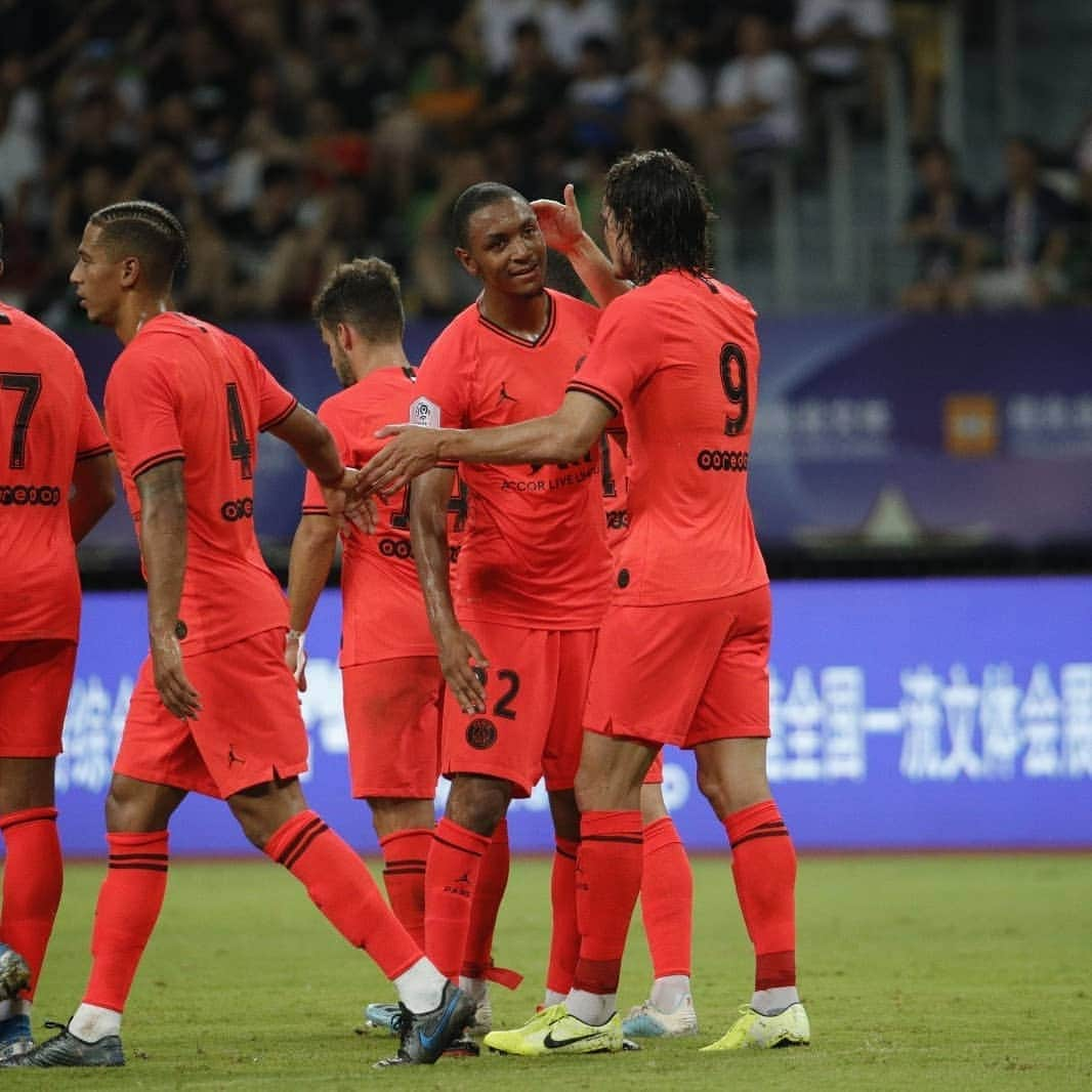 エディンソン・カバーニさんのインスタグラム写真 - (エディンソン・カバーニInstagram)「PSG 3-0 SydneyFC  #PSGSYD 🔴🔵 #AllezParis #ChinaSummerTour2019🇨🇳」7月30日 23時24分 - cavaniofficial21