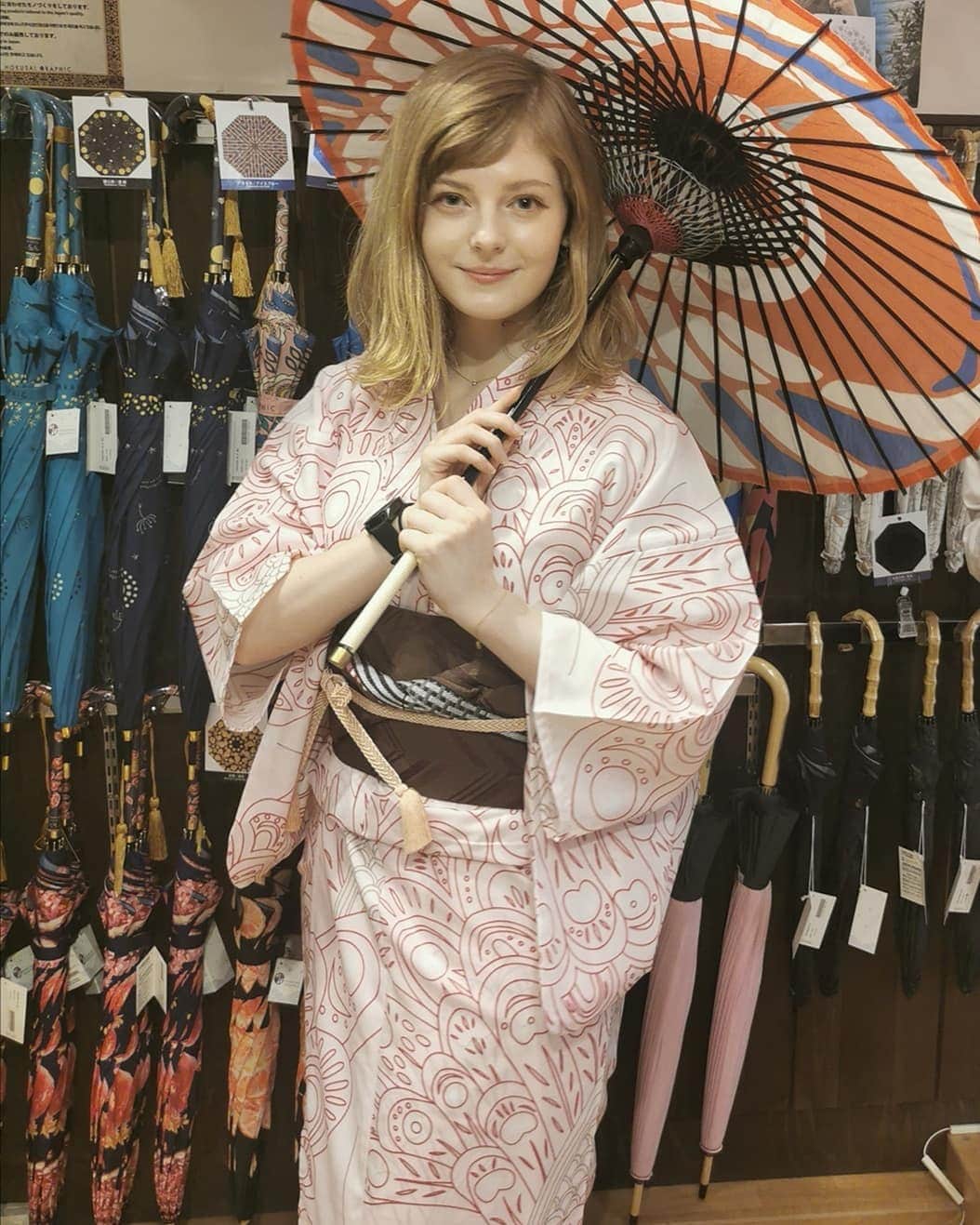 Ella Freyaのインスタグラム：「Ready for summer ! 夏が来た!  #夏 #浴衣 #ゆかた #japan #jfashion #yukata」