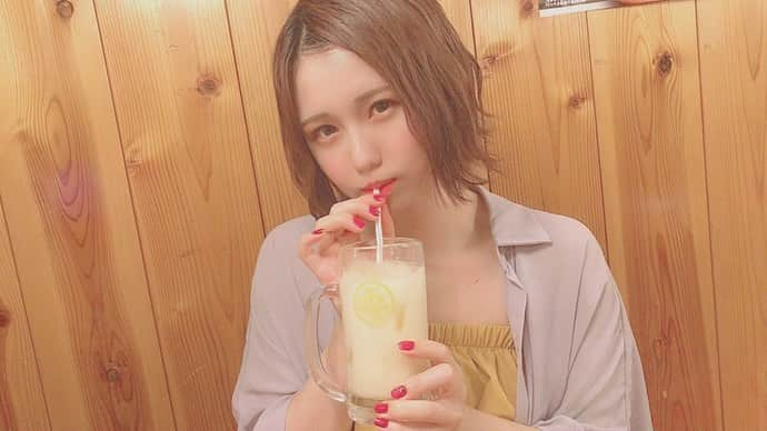 佐藤佳穂さんのインスタグラム写真 - (佐藤佳穂Instagram)「一緒に飲む？  #ミックスジュース」7月30日 23時34分 - biosato_3