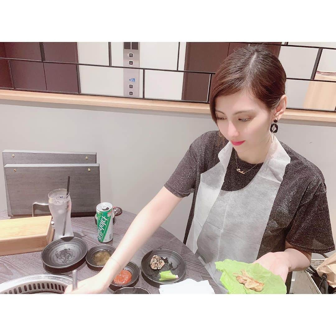 梅田えりかさんのインスタグラム写真 - (梅田えりかInstagram)「久々の投稿のテーマは、やっぱりグルメでっ🤨👍💓💓💓 . 愛して止まない、大好きなサムギョプサル！！！！ . ここのとびっこおにぎりも美味しくて🥺👍✨✨ . 帰りにてくてくと歩いてたらたい焼きさんと目が合いしっかりとテイクアウトしましたっ✈️ . 最近やっと夏らしくなってきたねーバーベキューのお誘いお待ちしておりますっ🏝🤩💕💕 . #サムギョプサル #新大久保 #新橋 #ヨプの王豚塩焼 #とびっこおにぎり #韓国料理 #グルメ #そろそろ旅行行きたい✈️ #カンジャンケジャン 食べ行きたい🇰🇷」7月30日 23時32分 - umeeri524