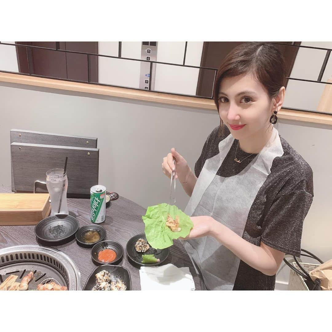 梅田えりかさんのインスタグラム写真 - (梅田えりかInstagram)「久々の投稿のテーマは、やっぱりグルメでっ🤨👍💓💓💓 . 愛して止まない、大好きなサムギョプサル！！！！ . ここのとびっこおにぎりも美味しくて🥺👍✨✨ . 帰りにてくてくと歩いてたらたい焼きさんと目が合いしっかりとテイクアウトしましたっ✈️ . 最近やっと夏らしくなってきたねーバーベキューのお誘いお待ちしておりますっ🏝🤩💕💕 . #サムギョプサル #新大久保 #新橋 #ヨプの王豚塩焼 #とびっこおにぎり #韓国料理 #グルメ #そろそろ旅行行きたい✈️ #カンジャンケジャン 食べ行きたい🇰🇷」7月30日 23時32分 - umeeri524