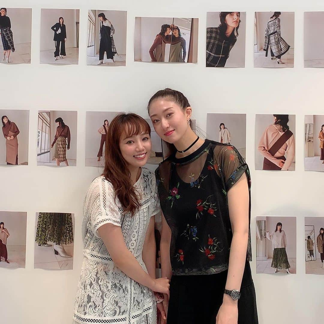 鳳翔大さんのインスタグラム写真 - (鳳翔大Instagram)「少し前になりますが、「AULA」の展示会にゆうみとお邪魔してきました👗 「AULA」のデザイナーのゆきみさんと📸  もう、ここのお洋服は全部オシャレで素敵で大好きなんですよー✨  どれも、私の好みで目移りします！！ ゆうみと二人、目をキラキラさせながら展示会を楽しみ、秋冬のお気に入りを見つけてきましたよ‼️ 届くの楽しみだなー(^｡^) また載せますね！！ ちなみに、店舗は#新宿伊勢丹 にありますよ😆 今なら、SALEもしているようなので是非行ってみてねー😝  #展示会 #aula #咲妃みゆ #鳳翔大 #秋冬コーデ」7月30日 23時32分 - dai_hosho_official