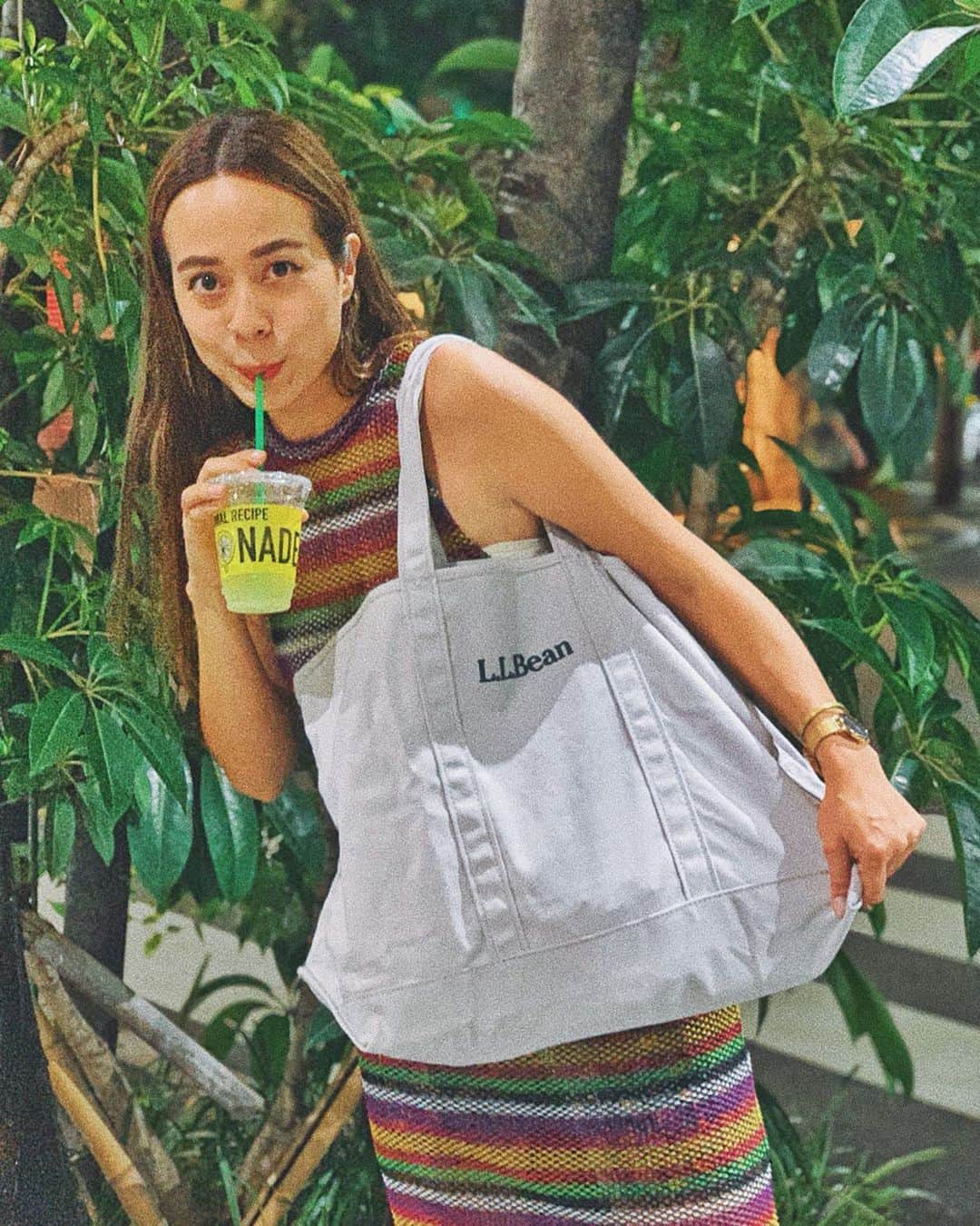 Tattyのインスタグラム：「今日は仕事終わりに @llbeanjapan の展示会へ🍍 お土産でいただいたトートが 今後もバッチリ使えるやつで嬉しい🥺🙏❤️ 新作トートも、秋冬物もたくさん可愛いのあったから またシェアさせてーー！☺️🌈 @llbeanjapan さん！！ ありがとうございました🥺✨ photo by @eritsukimoto ❤️❤️❤️ #llbean #llbeanトート #ootd #エルエルビーン #エルエルビーントート」