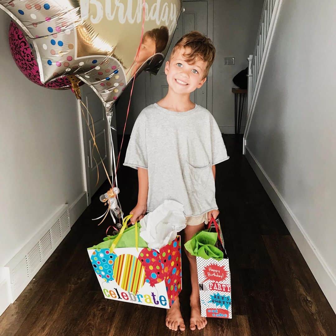Cara Van Brocklinさんのインスタグラム写真 - (Cara Van BrocklinInstagram)「Oh my gosh i die over that perfect little face!!!!! Arrow bug is 5 years old today and woke up the happiest kid ever!! He truly has the biggest heart and is the most expressive little thing!! He is always the life of the party! I love you Arrow and hope you have the best bday, you’ve been counting down for quite a while 😂」7月30日 23時41分 - caraloren
