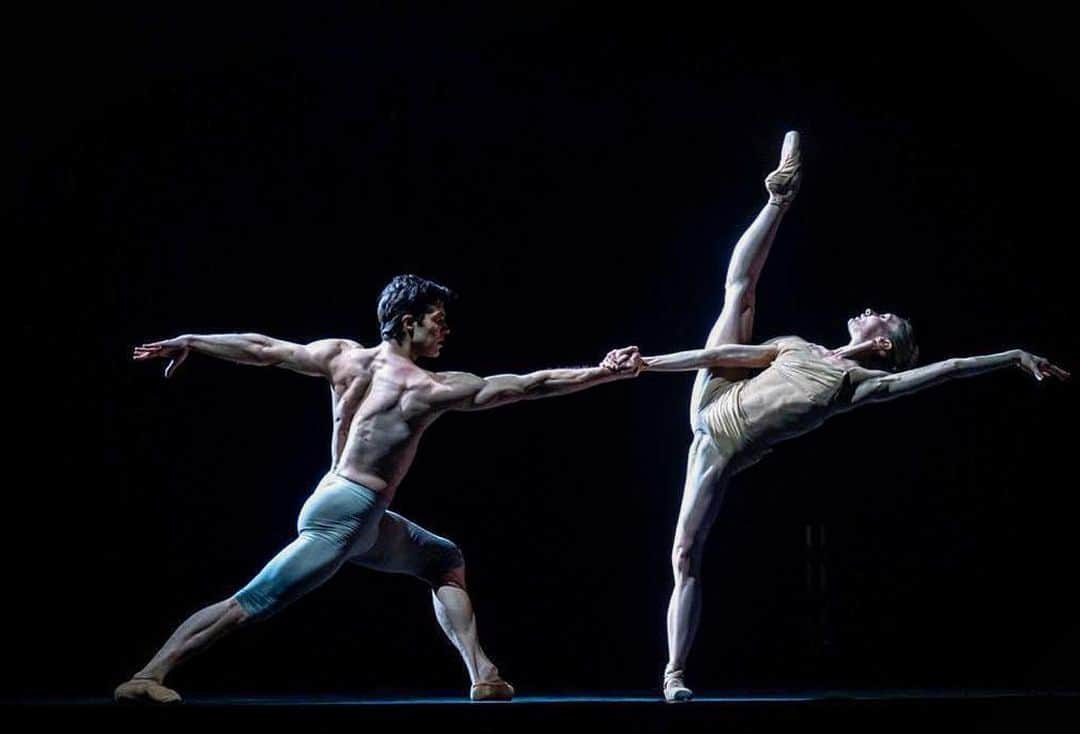 ロベルト・ボッレさんのインスタグラム写真 - (ロベルト・ボッレInstagram)「#Repost @__melissahamilton ・・・ I cannot wait to perform again with @robertobolle for the amazing Japanese audiences 🇯🇵. ~ #FerriBolleandFriends performances in Tokyo 31st July - 4th August ❣️. ~ @nbs_japan . ~ #liveyourdreams#beauty#strength」7月31日 0時00分 - robertobolle