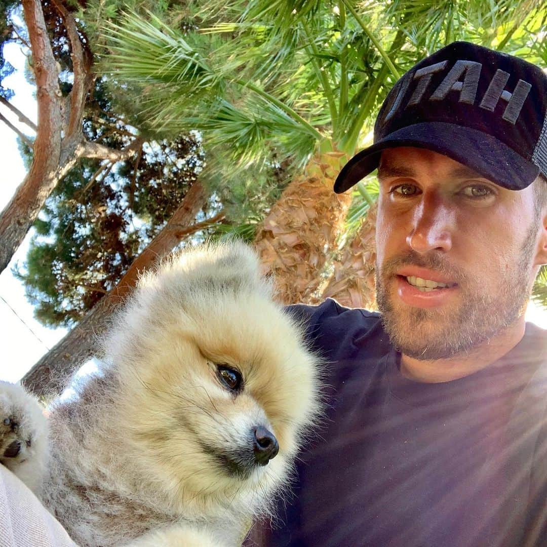 ケヴィン・ストロートマンのインスタグラム：「🌴🐶」