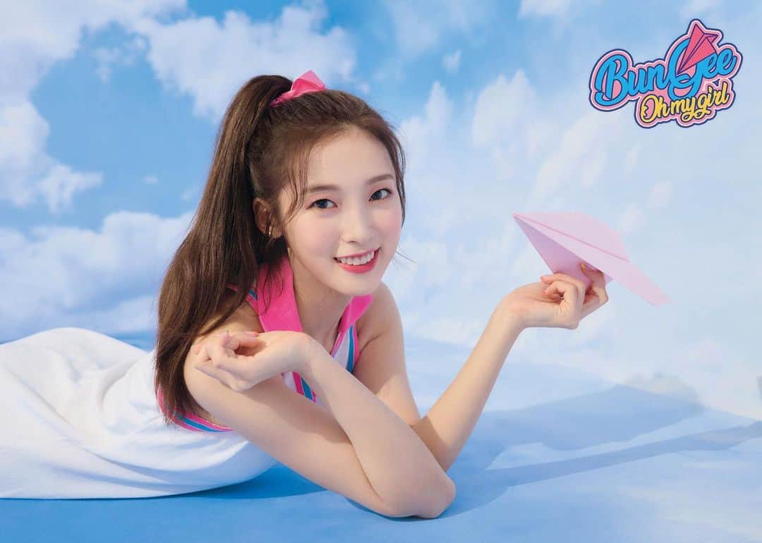 OH MY GIRLさんのインスタグラム写真 - (OH MY GIRLInstagram)「OH MY GIRL SUMMER PACKAGE ALBUM [Fall in Love] SKY teaser Coming Soon 2019. 08. 05  #아린 #Arin #오마이걸 #OHMYGIRL #OMG #BUNGEE #번지」7月31日 0時02分 - wm_ohmygirl