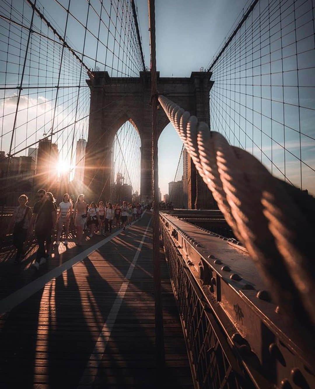 のインスタグラム：「Brooklyn Bridge captured by @billydeee via @nycityworld  #bondno9 #bondno9ny #newyork #newyorkcity #nyc #summer #brooklyn #bk #brooklynbridge #fragrance #perfume #love」