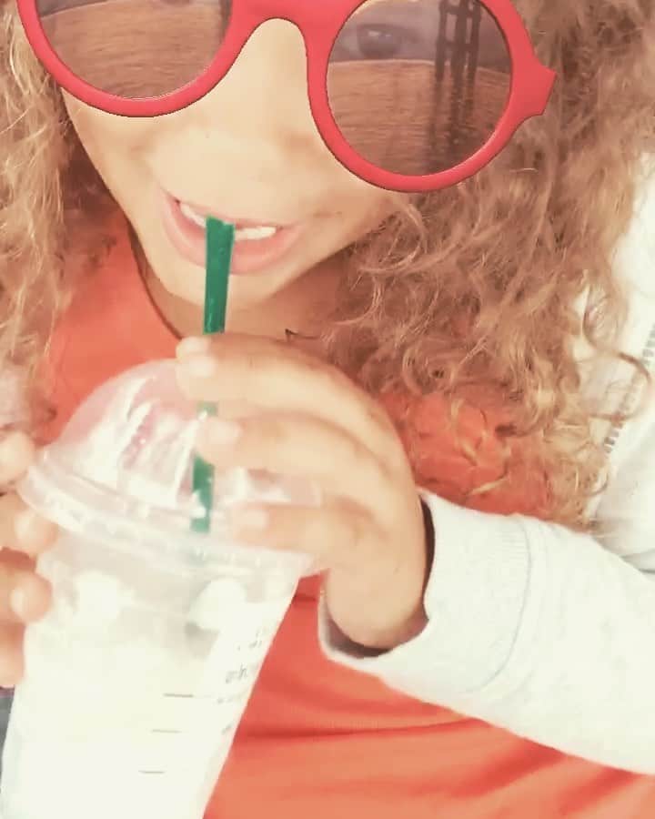 ブリット・ニコルのインスタグラム：「In case you didn’t get the memo, Ella Brave, the most beautiful, is 6 years old! She’s everything!!!! 💜 Swipe over for a good laugh 🥳 ! Also @hiforrest she threw your song in there and it cracked me up!!!! :) hahaha」