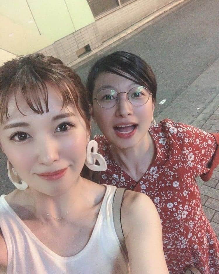 長江愛美さんのインスタグラム写真 - (長江愛美Instagram)「今日は、最高の日だよー❤ HEY！ポール！で共演させていただいた、さぁやこと川村紗也ちゃんとご飯したのだよー❤ 舞台終わりに二人して体調崩してた仲間😂 二人とも元気になりました❤快気祝い😂❤ 6時間喋り続けたのに、まだまだ時間足りない😭 さぁやのこと大好き度100%だったのが、大好き度200%になったよ😍❤ 落ち着くー大好きー💋出会えて良かったー❤ #HEYポール#さぁや#川村紗也#大好き#可愛い#快気祝い #ご飯#仲良し#最高#ありがとう#桃むいてくれた#優しい#いい女#ガールズトーク#止まらない」7月31日 0時13分 - manamin.512