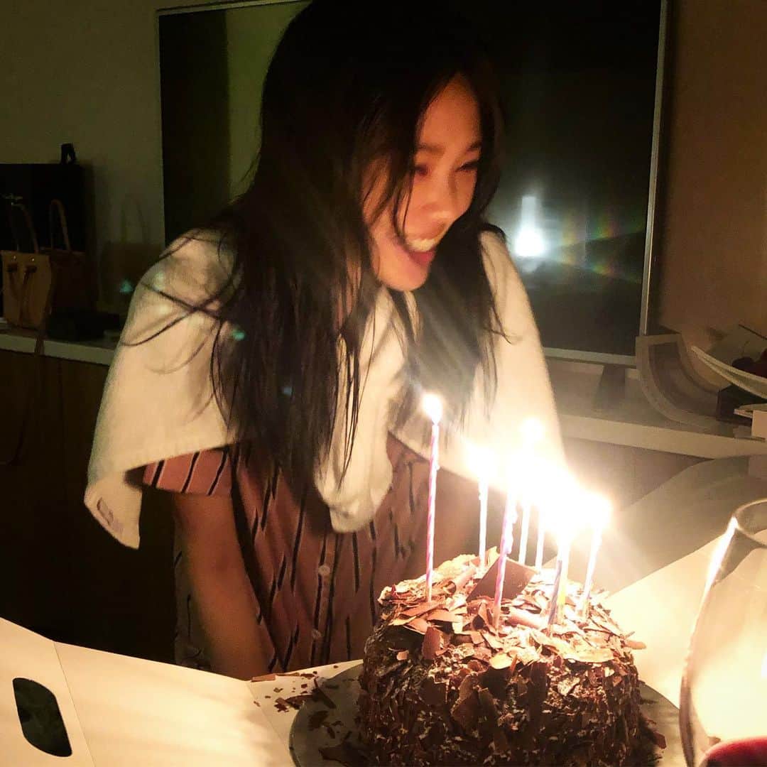 リジ のインスタグラム：「This pic is not today! But today is ma B-day！！！ Thank u all🎂🎂🎂🙏🏻」