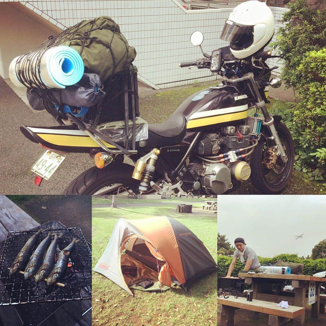 黒川忠文さんのインスタグラム写真 - (黒川忠文Instagram)「先日、初めてのバイクでソロキャンプしてきました。 テント張れただけでほぼ満足🤣 夕食はボイルしたウインナーと炭火で焼いたメザシのみ、それだけでもビールが美味かった🍺！」7月31日 0時21分 - kurokawatadafumi