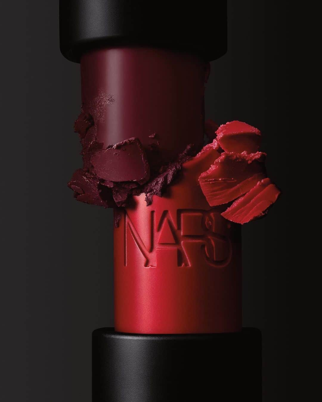 NARSさんのインスタグラム写真 - (NARSInstagram)「New formula. New look. Essentially NARS. Bite the bullet. #norulesjustlips」7月31日 0時21分 - narsissist