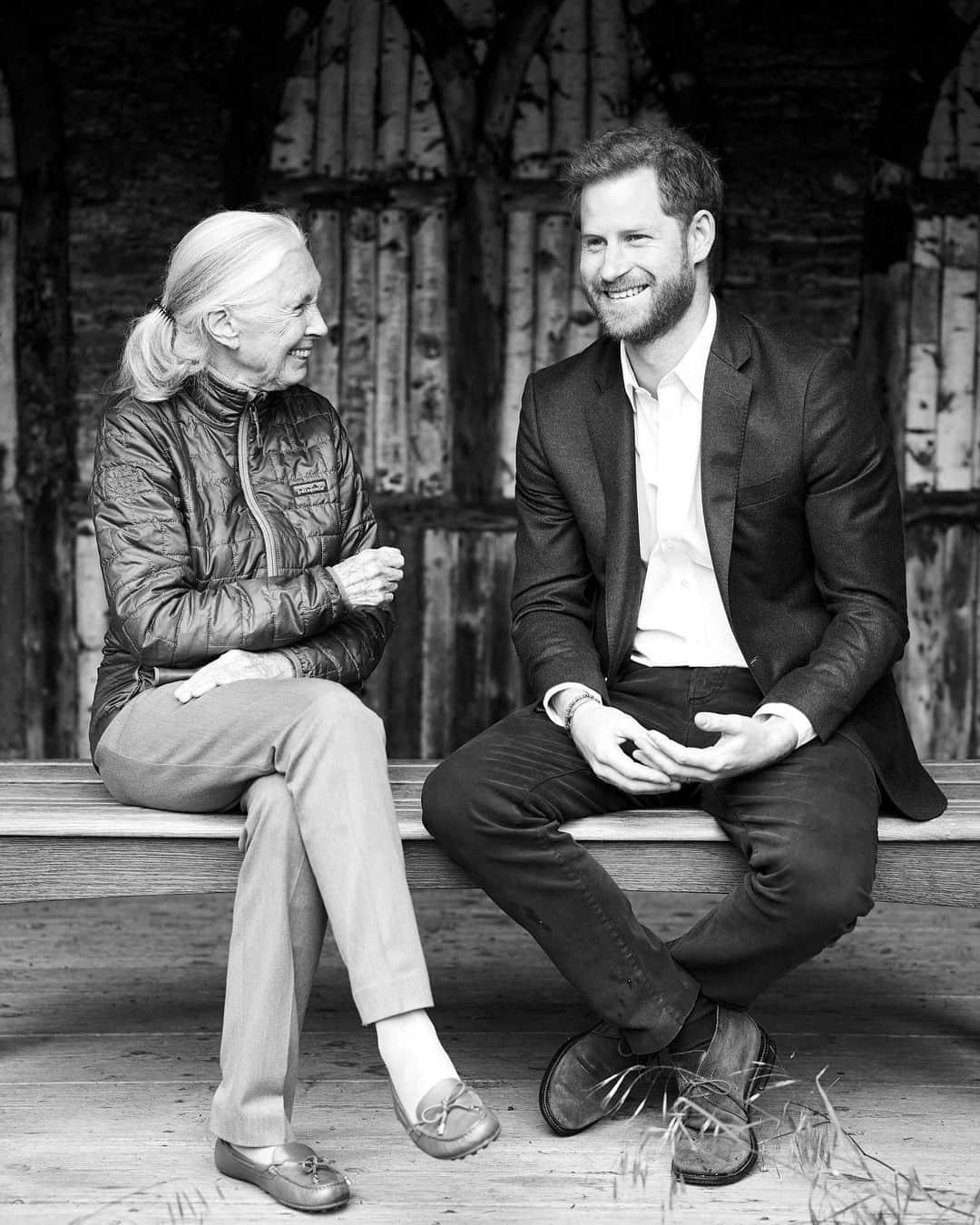 英ヘンリー王子夫妻さんのインスタグラム写真 - (英ヘンリー王子夫妻Instagram)「Earlier this summer HRH The Duke of Sussex met with world renowned ethologist Dr. Jane Goodall for an intimate conversation on environment, activism, and the world as they see it. This special sit-down was requested by The Duchess of Sussex, who has long admired Dr. Goodall and wanted to feature her in the September issue of @BritishVogue, which HRH has guest edited.  HRH and Dr. Goodall spoke candidly about many topics including the effects of unconscious bias, and the need for people to acknowledge that your upbringing and environment can cause you to be prejudiced without realising it. The Duke described that “[when] you start to peel away all the layers, all the taught behaviour, the learned behaviour, the experienced behaviour, you start to peel all that away - and at the end of the day, we’re all humans.” • Through @RootsandShoots the global youth service program @JaneGoodallInst founded in 1991, she has created and encouraged a global youth community to recognise the power of their individual strength – that each day you live, you can make a difference.  Photos: ©️SussexRoyal / Chris Allerton  #ForcesForChange」7月31日 0時22分 - sussexroyal