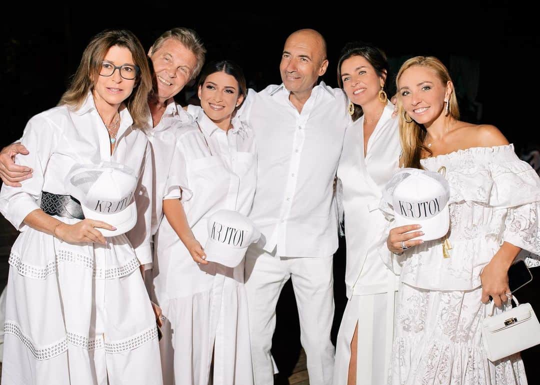 タチアナ・ナフカさんのインスタグラム写真 - (タチアナ・ナフカInstagram)「Немного о прошедшем... 🎉🎊🎈#whiteparty #деньрожденияигоря #65 #прекраснаякомпания」7月31日 0時33分 - tatiana_navka