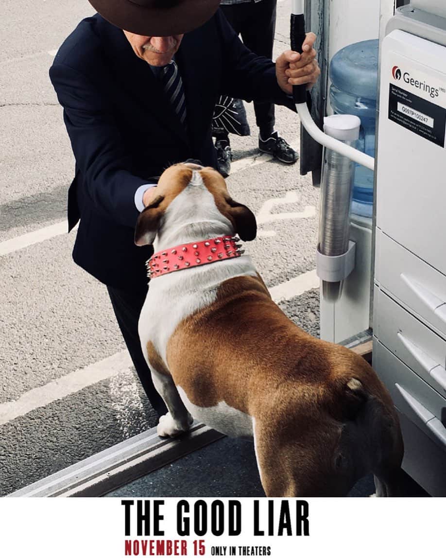 イアン・マッケランのインスタグラム：「In @goodliarmovie I am Roy Courtnay, a con man who preys on wealthy widows. Between takes I myself was charmed by a con canine!」