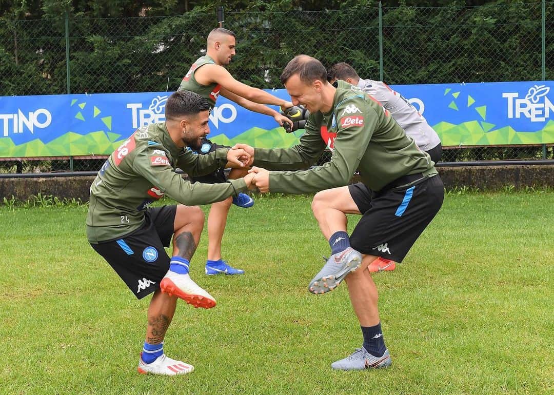 SSCナポリさんのインスタグラム写真 - (SSCナポリInstagram)「Happy #FriendshipDay! 👫 💙 #ForzaNapoliSempre #WeAreAllBrothers」7月31日 0時41分 - officialsscnapoli