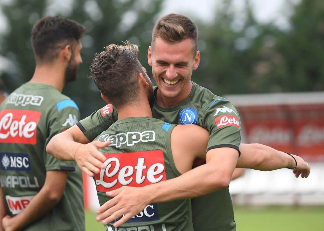 SSCナポリさんのインスタグラム写真 - (SSCナポリInstagram)「Happy #FriendshipDay! 👫 💙 #ForzaNapoliSempre #WeAreAllBrothers」7月31日 0時41分 - officialsscnapoli