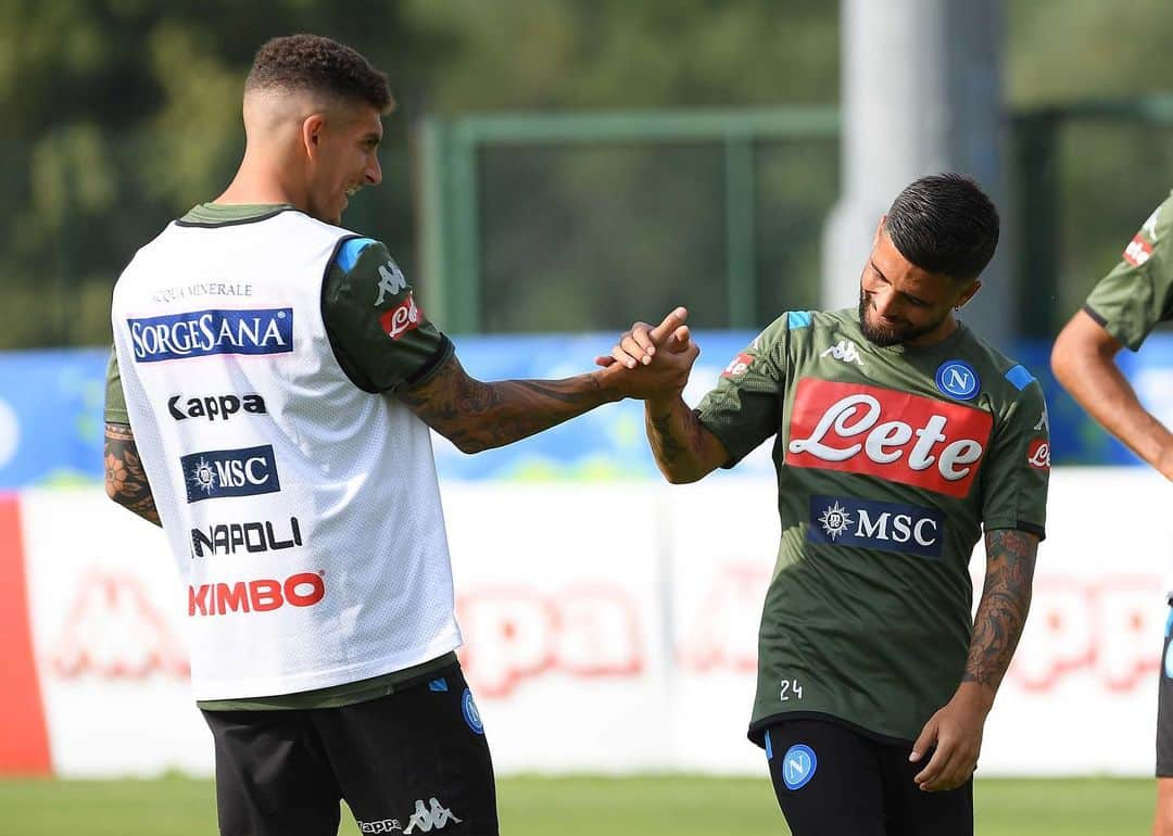 SSCナポリさんのインスタグラム写真 - (SSCナポリInstagram)「Happy #FriendshipDay! 👫 💙 #ForzaNapoliSempre #WeAreAllBrothers」7月31日 0時41分 - officialsscnapoli