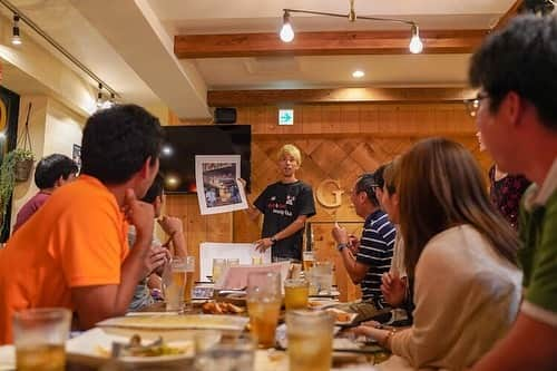 西谷綾子さんのインスタグラム写真 - (西谷綾子Instagram)「✴︎ 7/27(土)BaSRC会員様限定懇親会♡ ご参加ありがとうございます💓 (今回残念ながらご参加出来た方、 また次回も考えています🙏☺️✨) ・ 食べて飲んで笑って😂 本当に楽しく充実した時間にっ😍👍 たくやさんのネタもビンゴ大会も大盛り上がりっ‼︎😂 ・ それぞれの目標なども聞けて互いに刺激し合い♪ 沢山のpowerをみんなでシェア。 ・ グラミールのご飯も全部美味しかったですね😋🙌 ・ 昨日、なおたくんからコラム配信あり💌 ご確認くださいっ🤗  懇親会の写真は白田さんから頂きました✨ @shirapyonsports (他写真はクラブFacebook見てね♡) ありがとうございます‼︎💓 ・ 8月の練習会😍 http://basrc.spo-sta.com 練習会はどなたでもご参加頂けますっ💕 ・ #BaSRC #BodyandSoulRunningClub #天真RUN漫  #駒沢公園 #グラミール」7月30日 15時45分 - ayako.nishitani