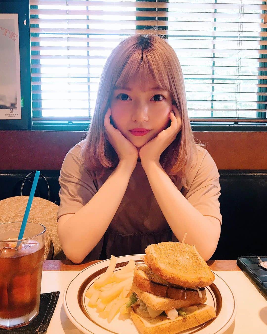 のインスタグラム：「@renkoseki ちゃんとランチ🥪 新しいことにたくさんチャレンジしているれんちゃん。 大変なことがあっても、何かのせいにしたりせず、全部自分の糧にして突き進んでいる姿がとっても頼もしかったよ😽✨ #古関れん」