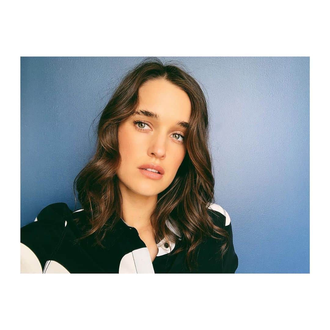 ケイト・ハリソンのインスタグラム：「⚪️⚫️ @purecollection」